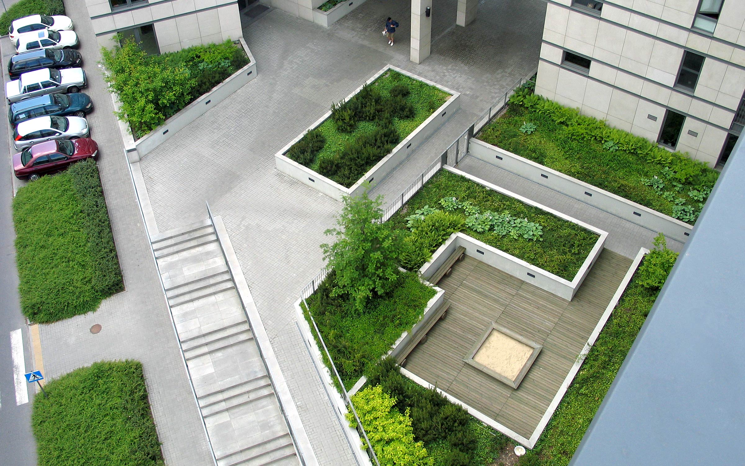 Bird's eye view onto a green courtyard