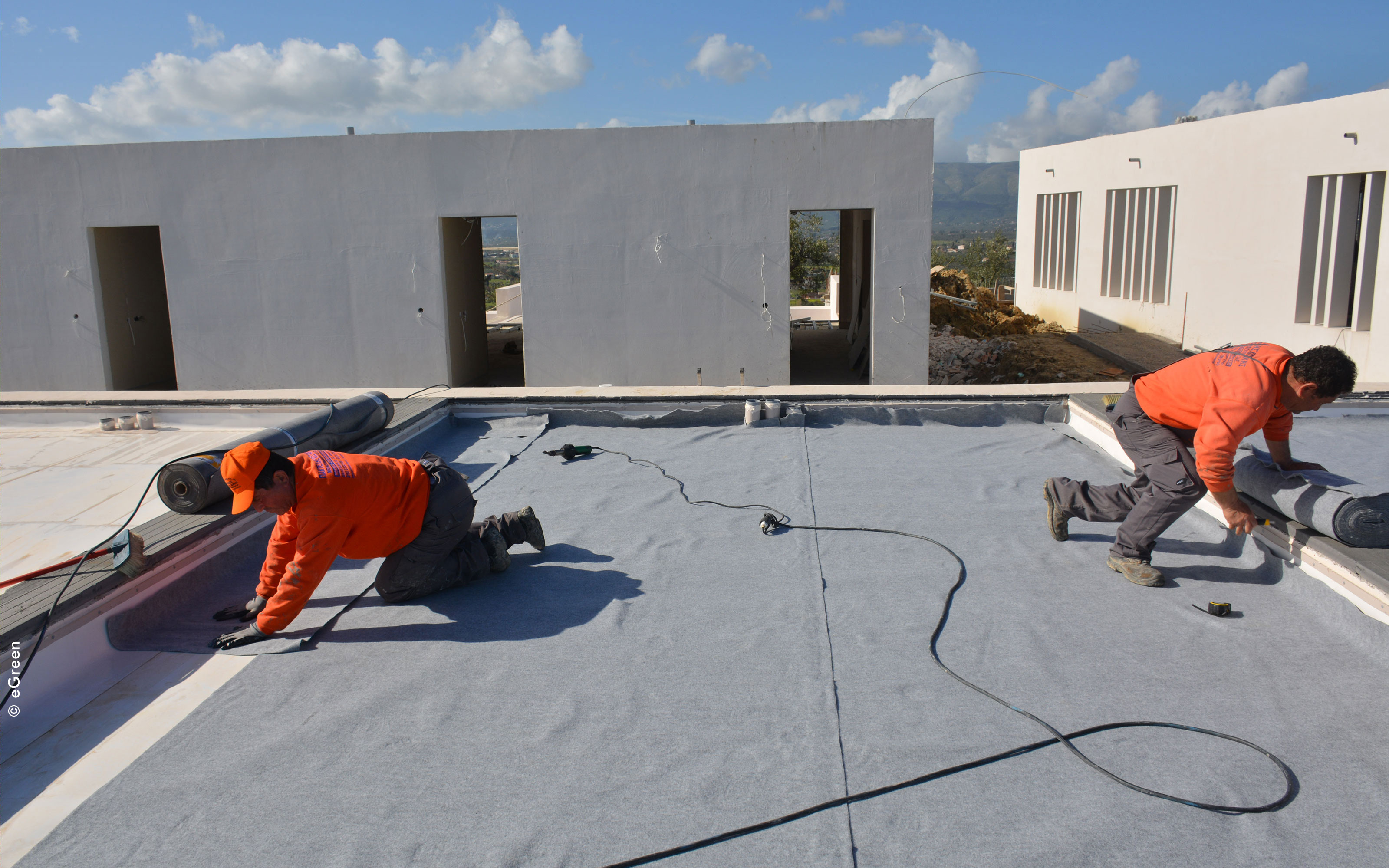 Installation of the protection mat TSM 32 on a rooftop