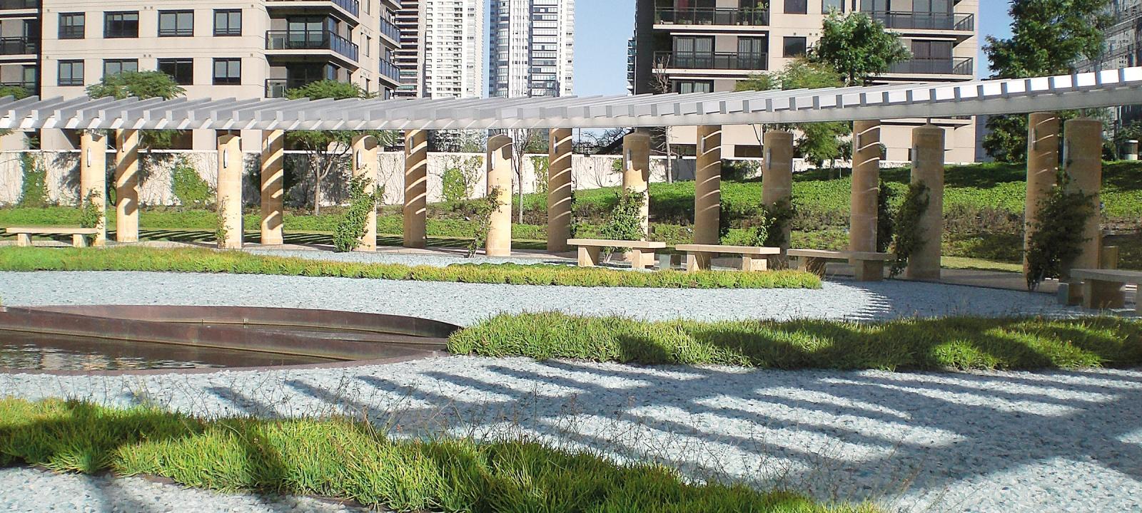 Roof garden with gravel and planted beds