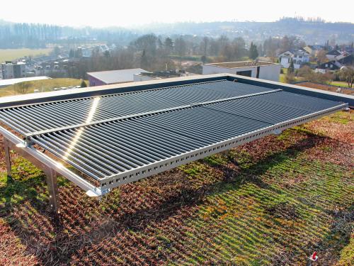 Extensive green roof with PV tubes
