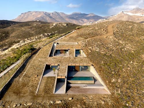 Building that fits seamlessly into the hillside