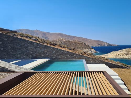 Swimming pool, wooden slats and stone walls