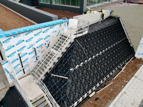 Pitched green roof with Georaster® elements