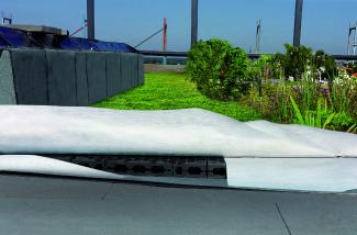 The spacer creates space to store the water, while above it virtually any type of green roof and roof utilisation is possible. Spacer below the green roof system build-up