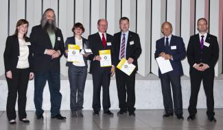 Dieter Schenk, CEO ZinCo (3rd from right) with the award winners and, from left, Florence Aeschelmann and Michael Carus from the nova-Institut GmbH, organisers of the event. © nova/PvP-Fotodesign Award winners