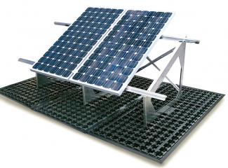 Intelligent design: no roof penetration thanks to the superimposed load principle! ZinCo Solarbasis® SB 200