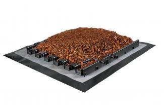 Thanks to a combination of the drainage element, irrigation control and the substrate, the plants always have sufficient (grey) water in order to develop their high level of evaporation capacity. System build-up “Urban Climate Roof“