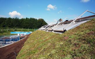 Green roof with vegetation mats