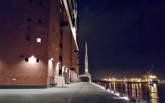 Elbphilharmonie and quay at night