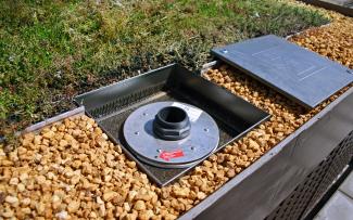 The run-off limiter is adjusted using two rings that slide against each other and is protected beneath the inspection chamber. © ZinCo Benelux B.V. Run-off limiter and inspection chamber