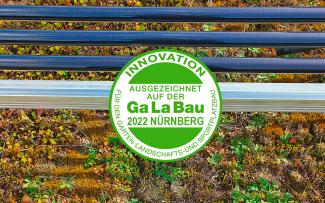 The combination of green roofs with tubular photovoltaic modules was awarded the GaLaBau Innovation Medal 2022. Green roof with tubular photovoltaic modules