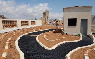 Substrate and drainage mats on a rooftop